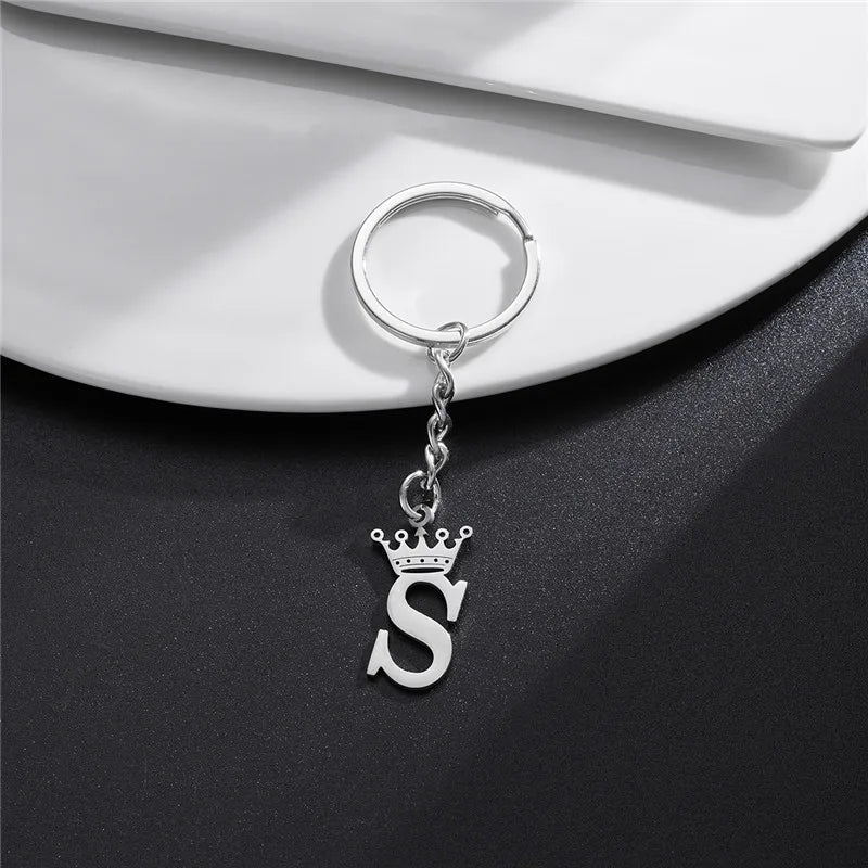 Fashion Crown A-Z Letters Pendant Keychains for Lovers Silver Color 26 Alphabet Keyring Women Car Key Ring Unique Name Jewelry