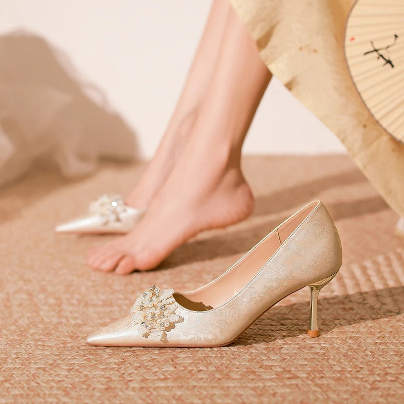 High Heels Women Fall New Pointed Head Shallow Mouth Beaded Flower Wedding Dress Bride Wedding Shoes