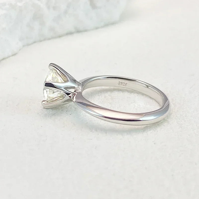 NeeTim 0.5-5ct モアサナイトリング レディース用 925スターリングシルバー ホワイトゴールドメッキ ラボダイヤモンド 婚約指輪 ウェディングバンド ジュエリー