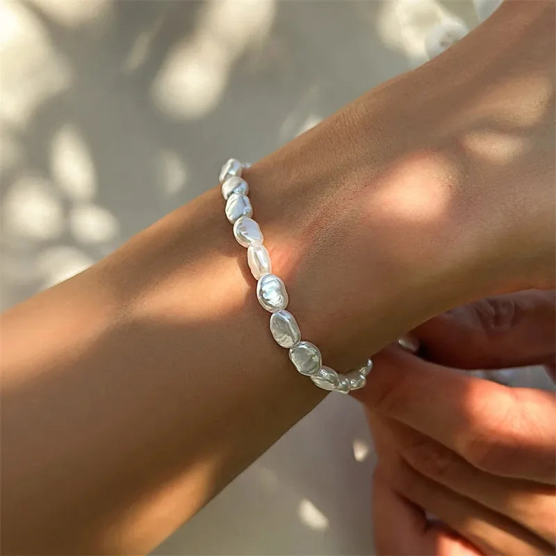 女性のための新しいファッションシンプルなイミテーションパールチョーカーネックレスヴィンテージエレガントなビーズの気質ネックレスウェディングパーティージュエリー