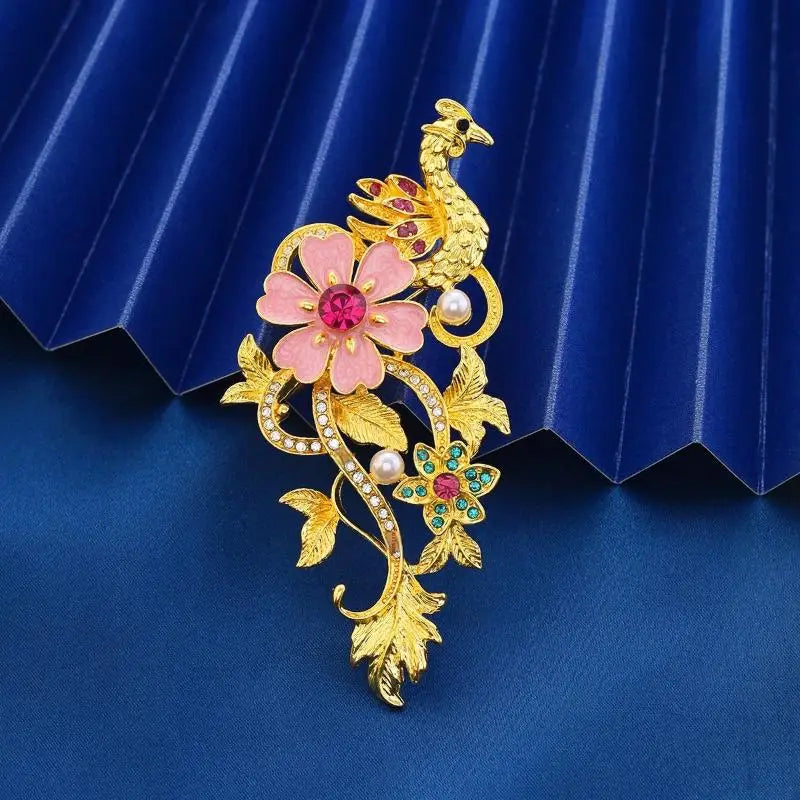 Elegant Classic Crystal Peacock Shining Brooch Pin For Women High-end Exquisite Banquet Party Animals Badges Jewelry Gift