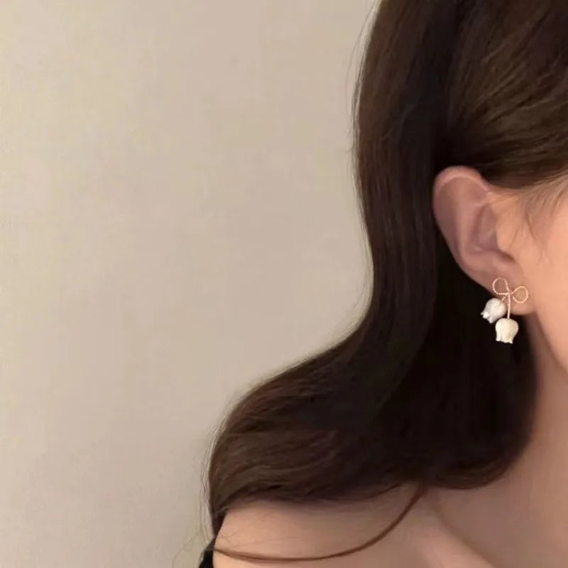 925 Silver Needle Korean Fashion Bowknot Tulip Earrings For Women Jewelry 2025 Trending New Women's White Flower Earrings Brinco