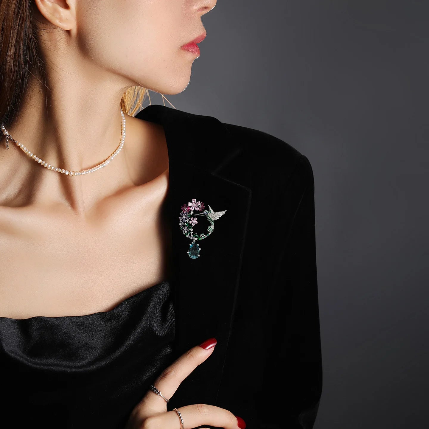 Exquisite Zircon Hummingbird Brooches Temperament Colored Flower Pins and Broche for Woman Man Suit Coat Accessories