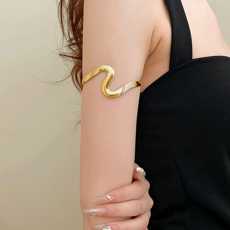 Women's European and American Fashion Gold Color Starfish Arm Chain Bracelet Summer Beach Travel Banquet Party Dress Up Gift