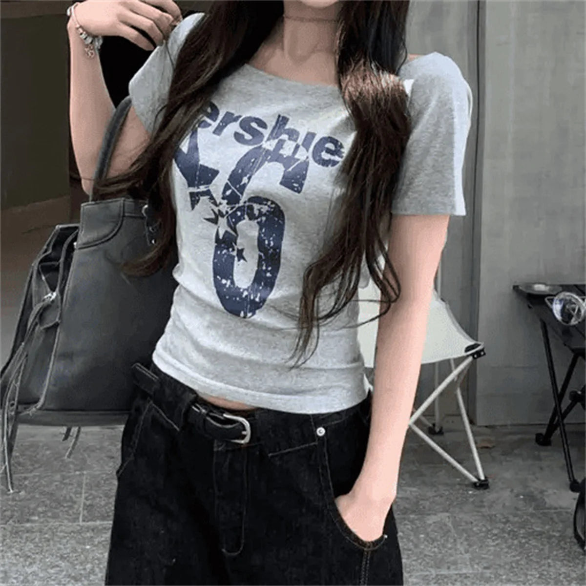 Y2kスポーツサマーオフショルダートップ レディース レター セクシー ヴィンテージ 2000年代 ショートスリーブTシャツ レディボディ ベーシッククロップトップ 女性用 カジュアル