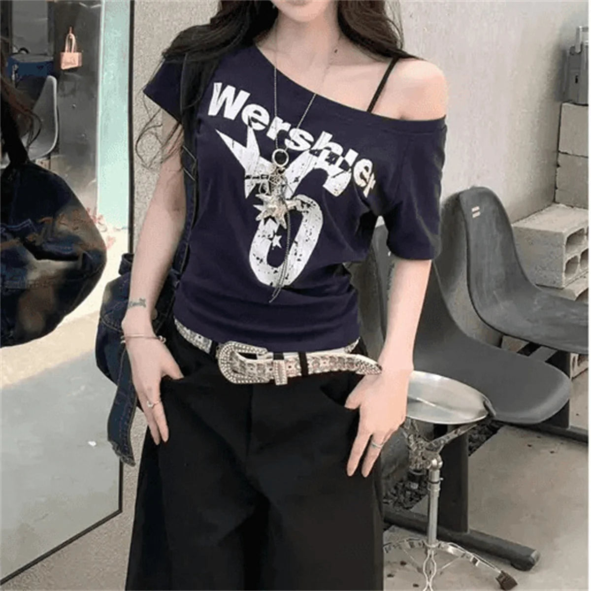 Y2kスポーツサマーオフショルダートップ レディース レター セクシー ヴィンテージ 2000年代 ショートスリーブTシャツ レディボディ ベーシッククロップトップ 女性用 カジュアル