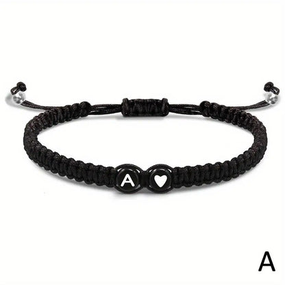 26文字のイニシャルハートブレスレット。ハンドメイドで調節可能。AZネーム編みブレスレット。女性・男性への友情ジュエリーギフト。