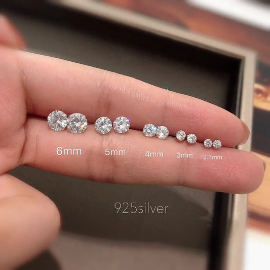 100%本物の925スターリングシルバージュエリー。女性用ファッション。キュートな小さなクリアクリスタルCZスタッドピアス。女の子やティーンズ、女性へのギフト。