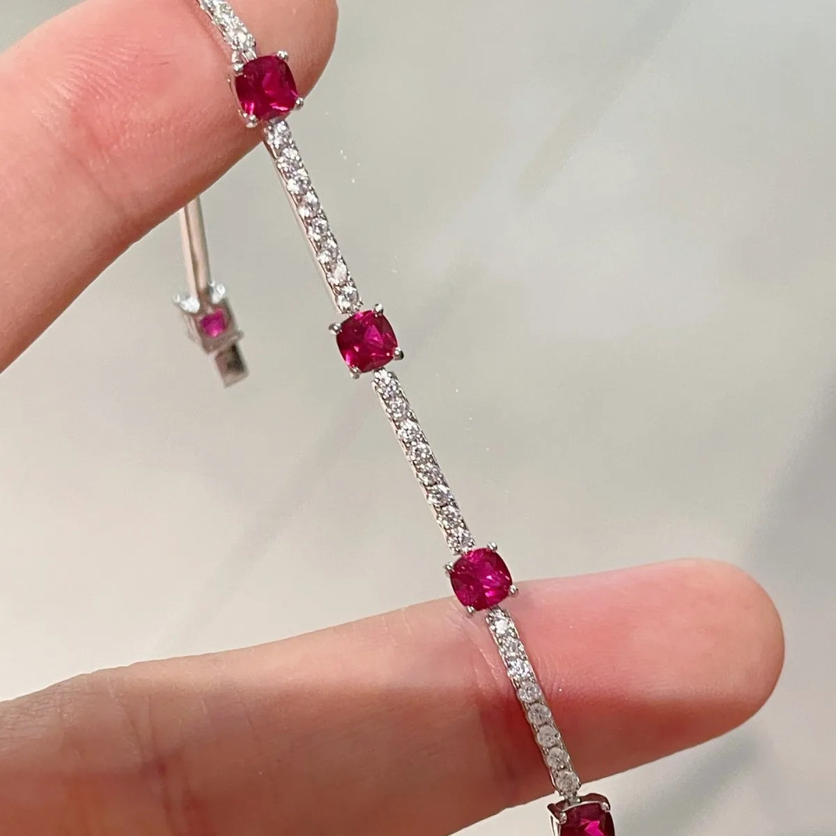 OEVAS S925 シルバープレート 18K ゴールド ラボグロウンルビー／ハイカーボンダイヤモンド ブレスレット レディース用 キラキラ輝くラグジュアリーラボダイヤモンドブレスレット