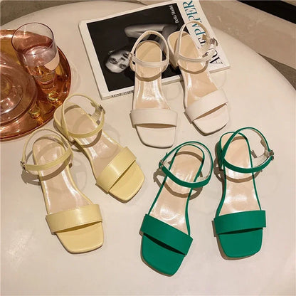 夏の女性用サンダル、女性用の新しい厚底サンダル、ネットセレブ、バックル付きの優しいワンライン、妖精スタイル