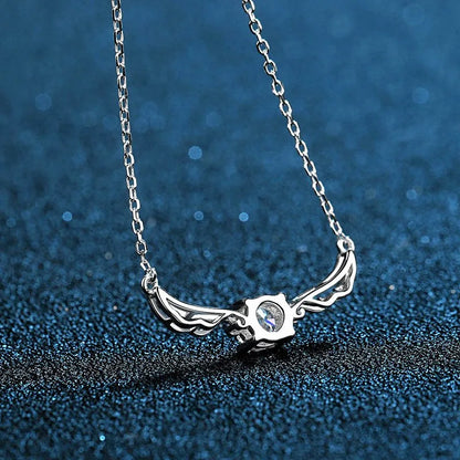 wz031Lefei ファッション ラグジュアリー トレンディ シンプル クラシック 0.5CT モアサナイト アングルウィング ネックレス レディース 925 スターリングシルバー パーティージュエリー
