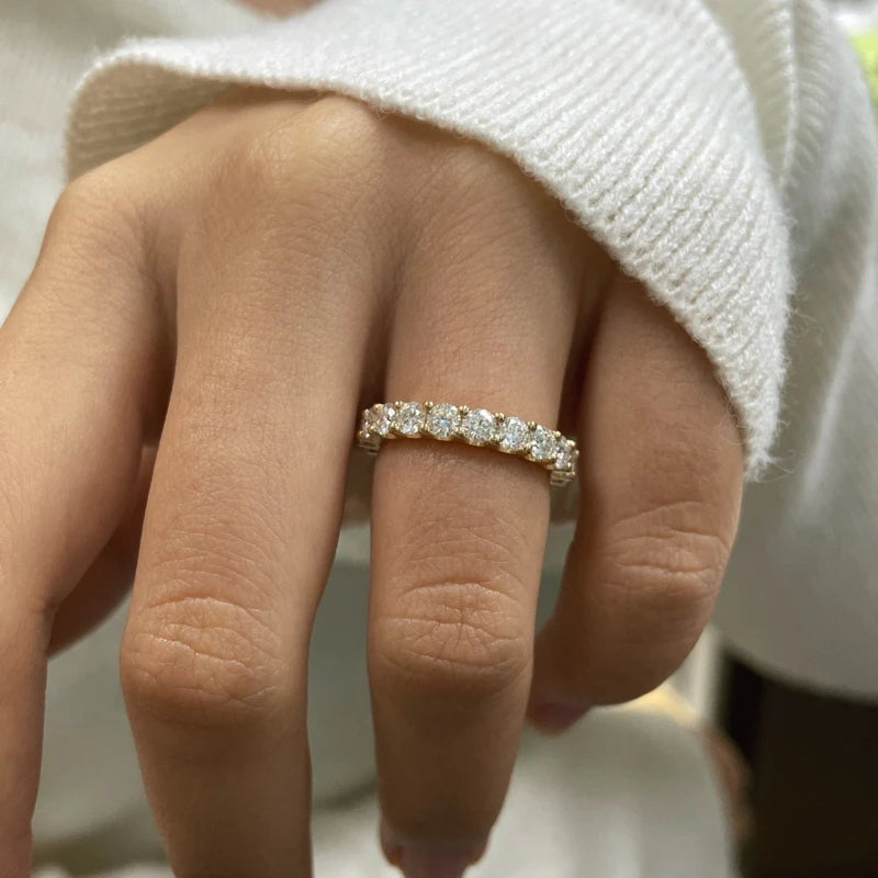 925シルバー モアサナイト 2.2CT ヒップホップリング 電気めっき18Kゴールド プラチナ 精巧なファッション ライトラグジュアリーデザイン レディースリング