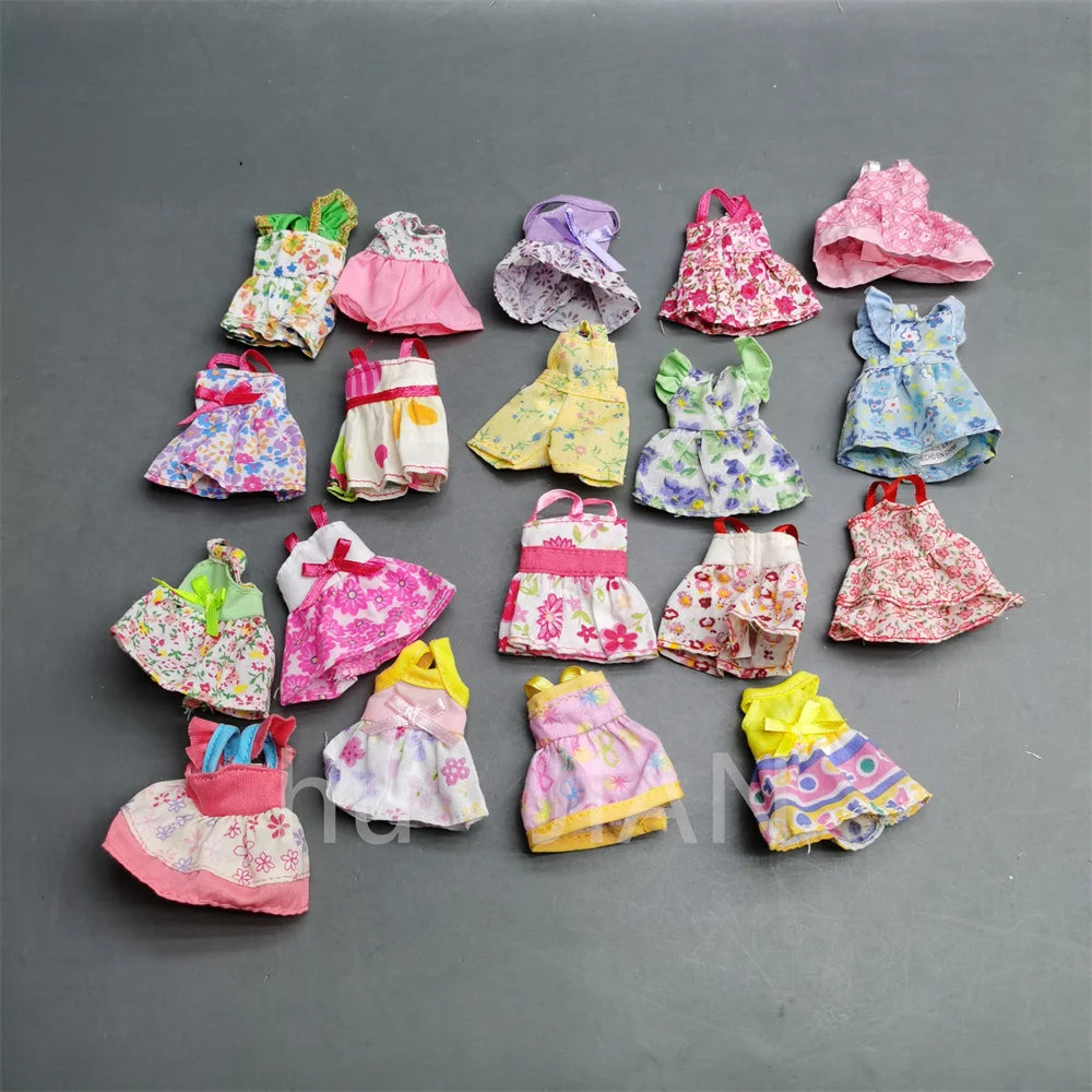 Ob11人形の服の本物の小さなケリーのオリジナルの種類は、服のパンツを着ることができるシンバの子供たちが家のおもちゃをプレイします