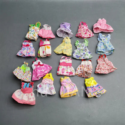 Ob11人形の服の本物の小さなケリーのオリジナルの種類は、服のパンツを着ることができるシンバの子供たちが家のおもちゃをプレイします