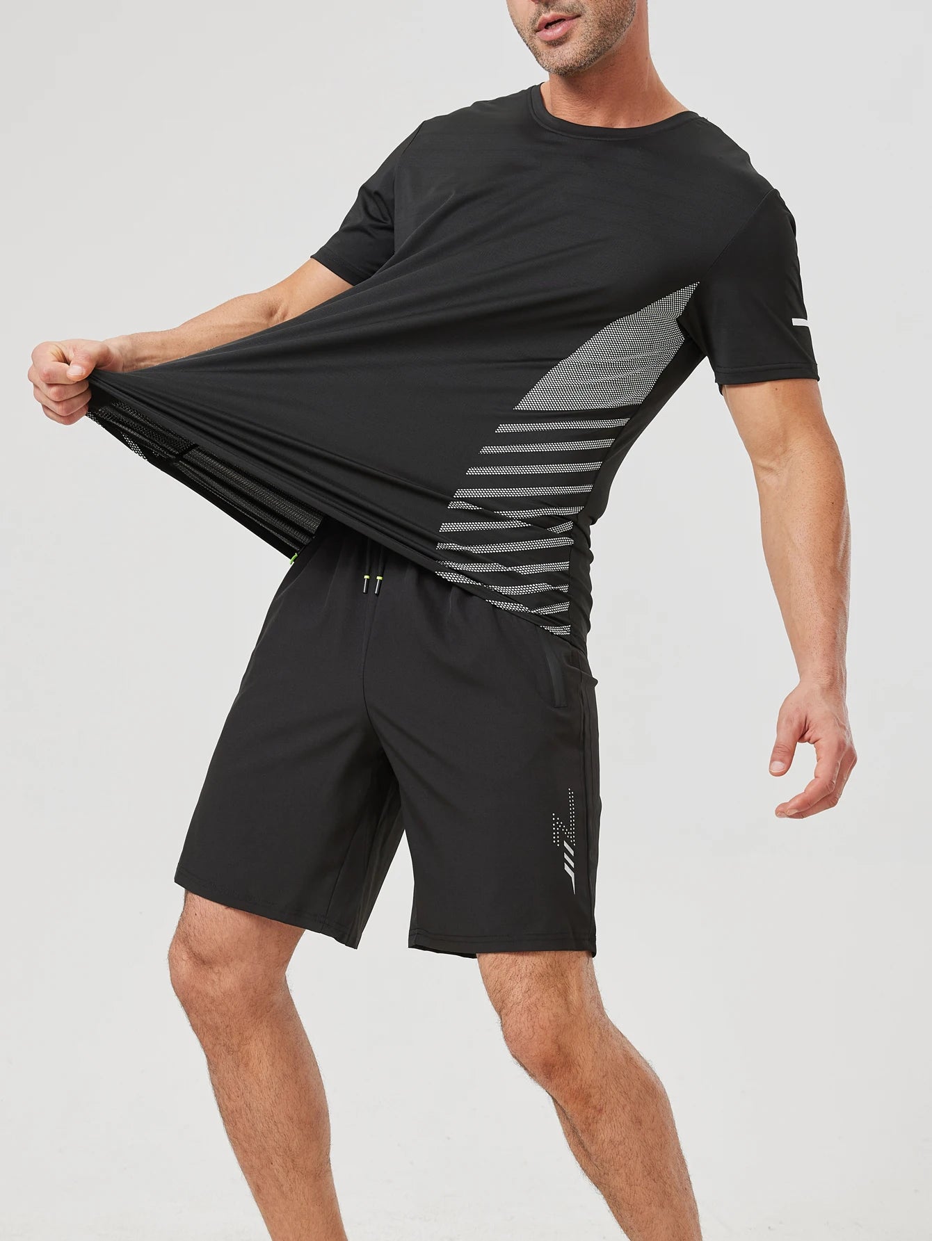 [USAサイズ] 2025年夏 ブラック トラックスーツ メンズ セット 袖 Tシャツ + ショーツ スポーツウェア ブランド スポーツスーツ オーバーサイズ 3XL
