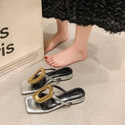 Flats 2024 Women Flip Flops New Summer Casual Slides Beach Ladies Slippers Outside Metal Decoration Female Shoes for Slippers