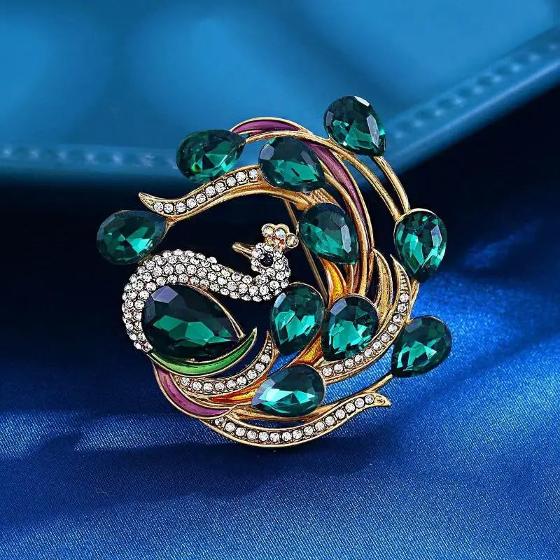 Elegant Classic Crystal Peacock Shining Brooch Pin For Women High-end Exquisite Banquet Party Animals Badges Jewelry Gift