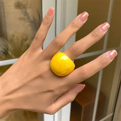 クラシックなキャンディーカラーのアクリルリング、誇張された幾何学模様のリング、ハンドジュエリー、卸売レディースアクセサリー