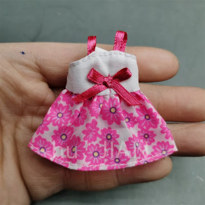 Ob11人形の服の本物の小さなケリーのオリジナルの種類は、服のパンツを着ることができるシンバの子供たちが家のおもちゃをプレイします