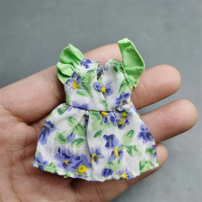 Ob11人形の服の本物の小さなケリーのオリジナルの種類は、服のパンツを着ることができるシンバの子供たちが家のおもちゃをプレイします