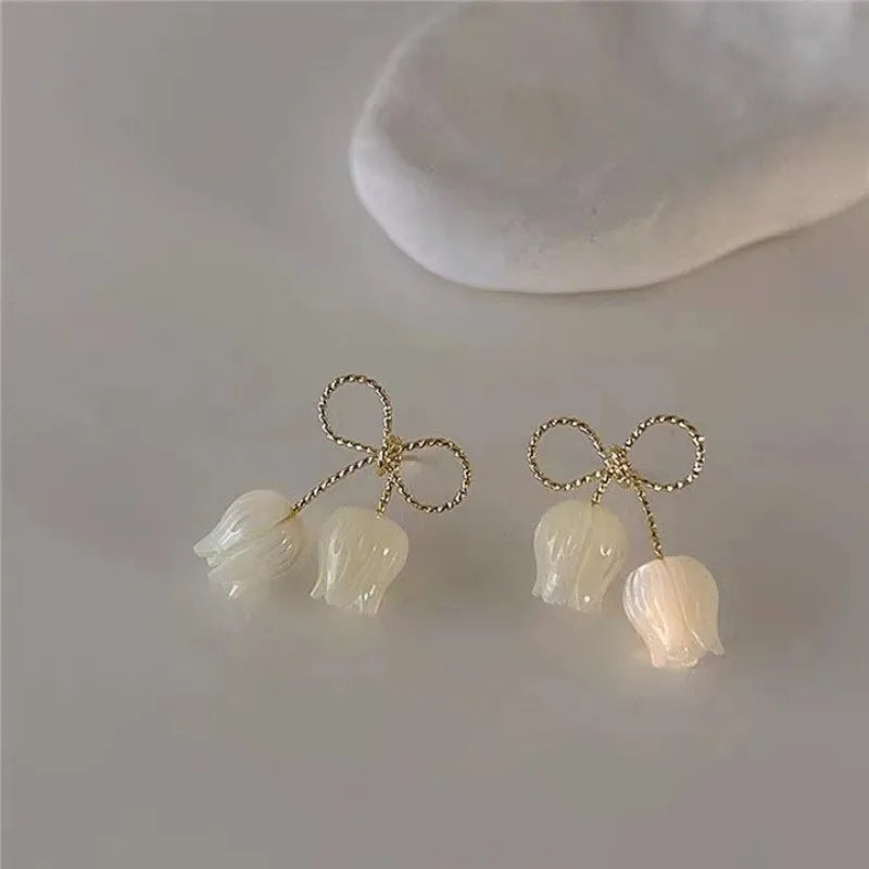 925 Silver Needle Korean Fashion Bowknot Tulip Earrings For Women Jewelry 2025 Trending New Women's White Flower Earrings Brinco