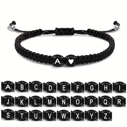 26文字のイニシャルハートブレスレット。ハンドメイドで調節可能。AZネーム編みブレスレット。女性・男性への友情ジュエリーギフト。