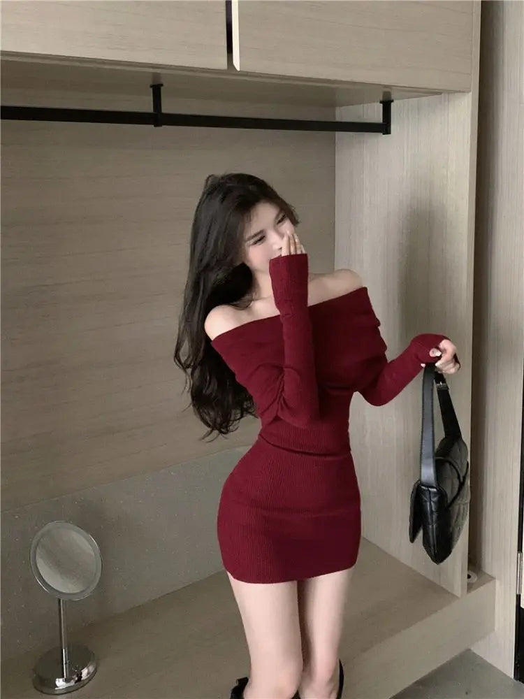 ブラックオフショルダーミニドレス エレガントな長袖 ファッション スリム セクシー レディース 秋冬服 スキニースウェータードレス ボディコン