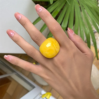 クラシックなキャンディーカラーのアクリルリング、誇張された幾何学模様のリング、ハンドジュエリー、卸売レディースアクセサリー