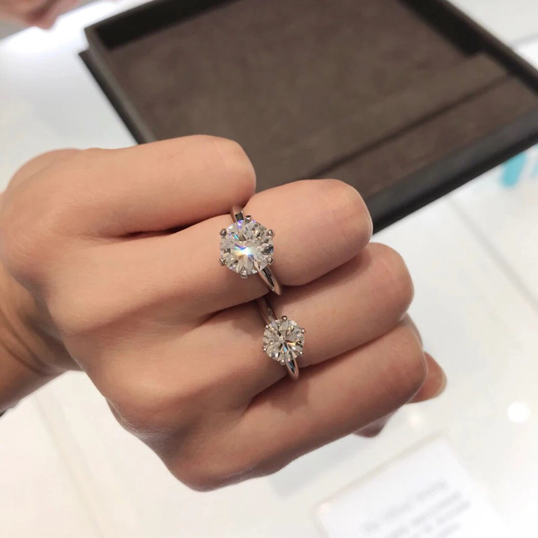 クラシック S 925 スターリングシルバー 高品質モアサナイトダイヤモンド レディース婚約指輪・結婚指輪。GRA証明書付き