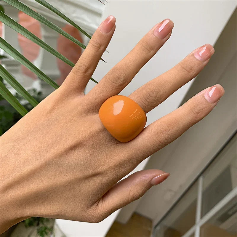 クラシックなキャンディーカラーのアクリルリング、誇張された幾何学模様のリング、ハンドジュエリー、卸売レディースアクセサリー