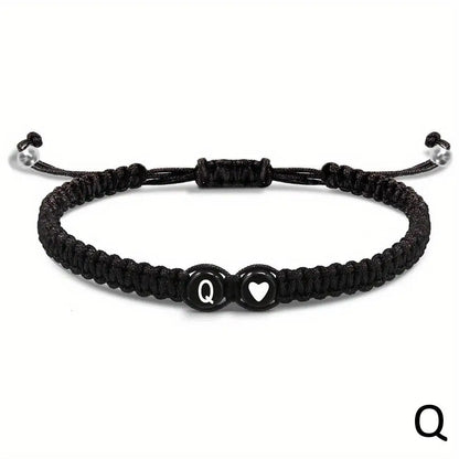 26文字のイニシャルハートブレスレット。ハンドメイドで調節可能。AZネーム編みブレスレット。女性・男性への友情ジュエリーギフト。