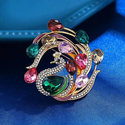 Elegant Classic Crystal Peacock Shining Brooch Pin For Women High-end Exquisite Banquet Party Animals Badges Jewelry Gift
