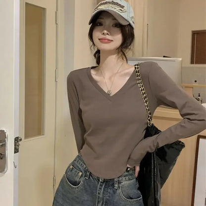 Black Clothing 2024 Top for Women Brown Woman T-shirt Sexy V Neck Tshirt Goth Old Aesthetic Causal 2000s Korea Stylish Kpop Tee