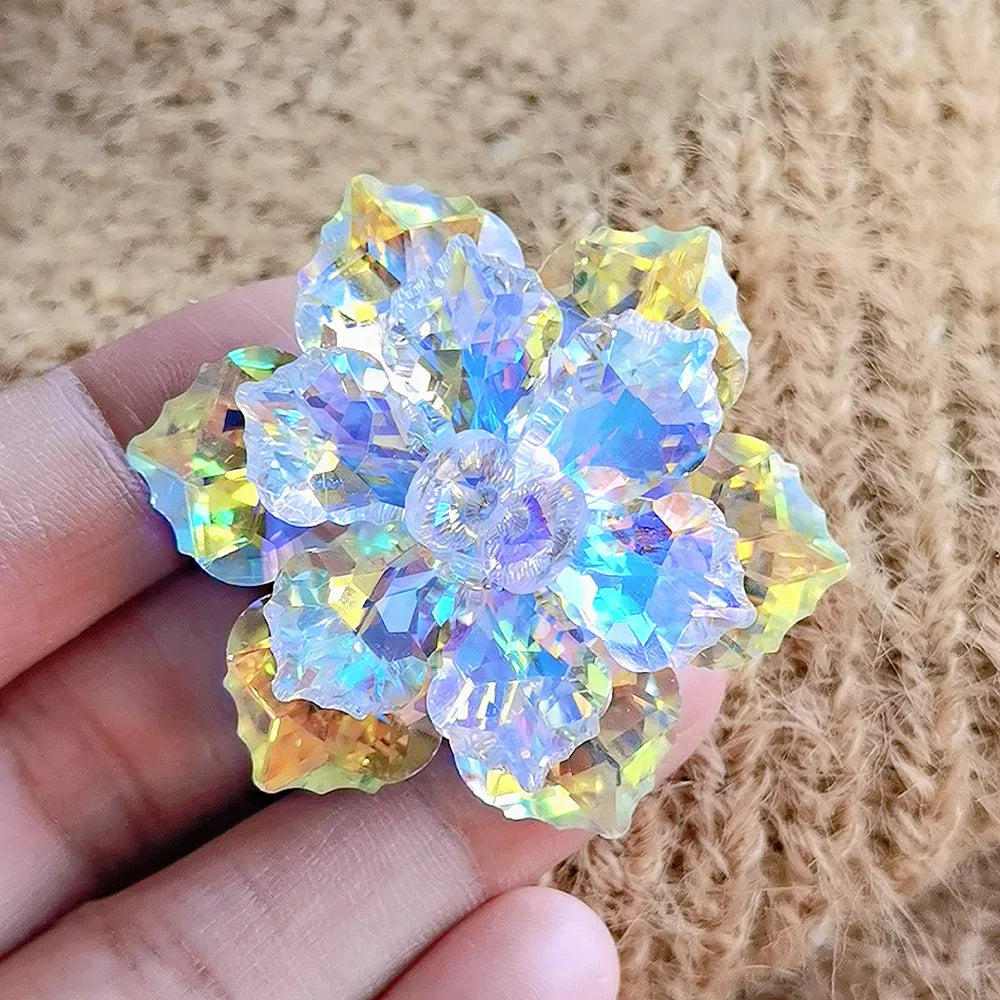 CINDY XIANG Shining Crystal Flower Brooches For Women Handmade Winter Fashion Pin 20 Colors Available Party Accessories