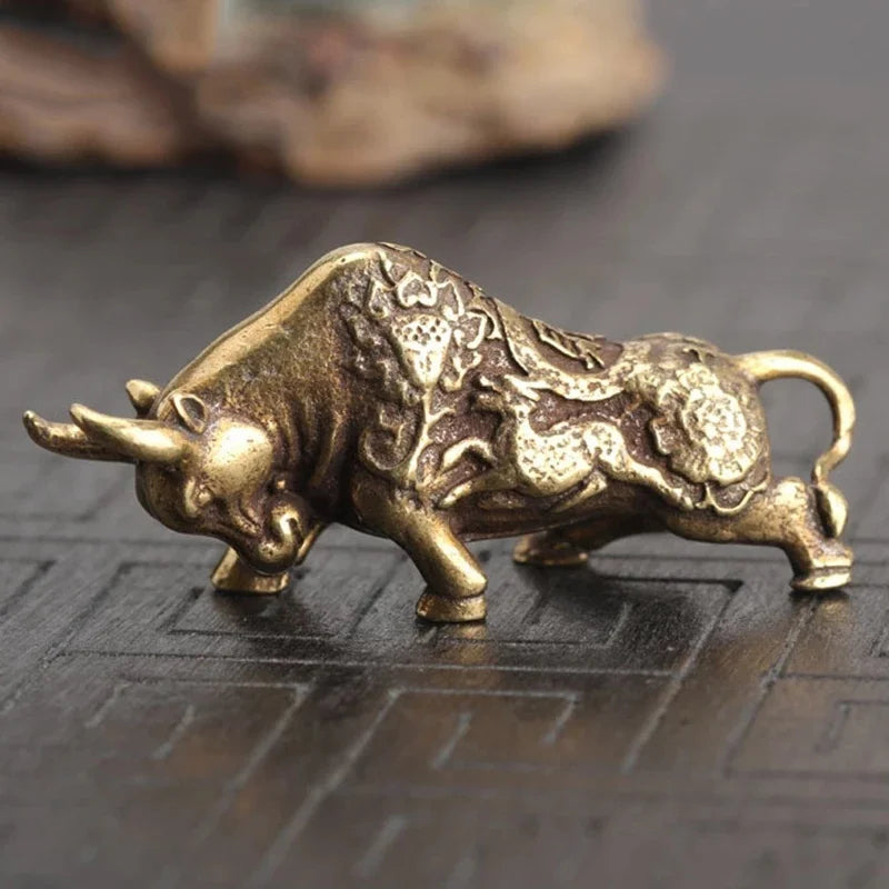 真鍮製の幸運の闘牛像、ホームオフィスの装飾品、銅工芸品、動物のミニチュア置物、富をもたらすデスクの装飾