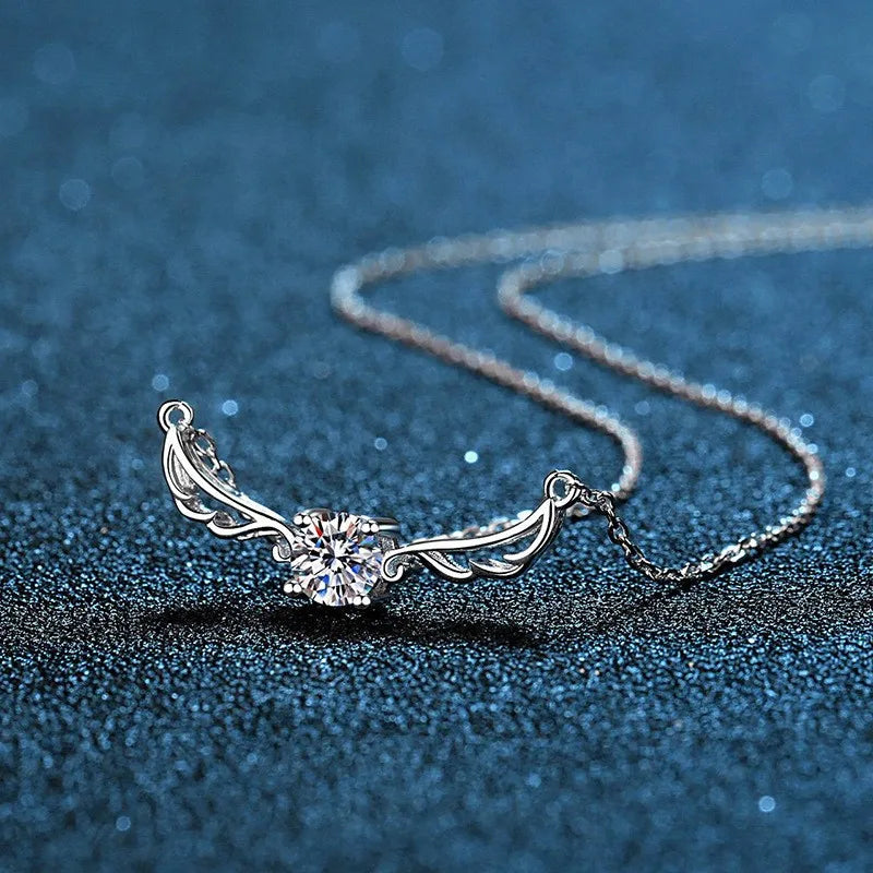 wz031Lefei ファッション ラグジュアリー トレンディ シンプル クラシック 0.5CT モアサナイト アングルウィング ネックレス レディース 925 スターリングシルバー パーティージュエリー