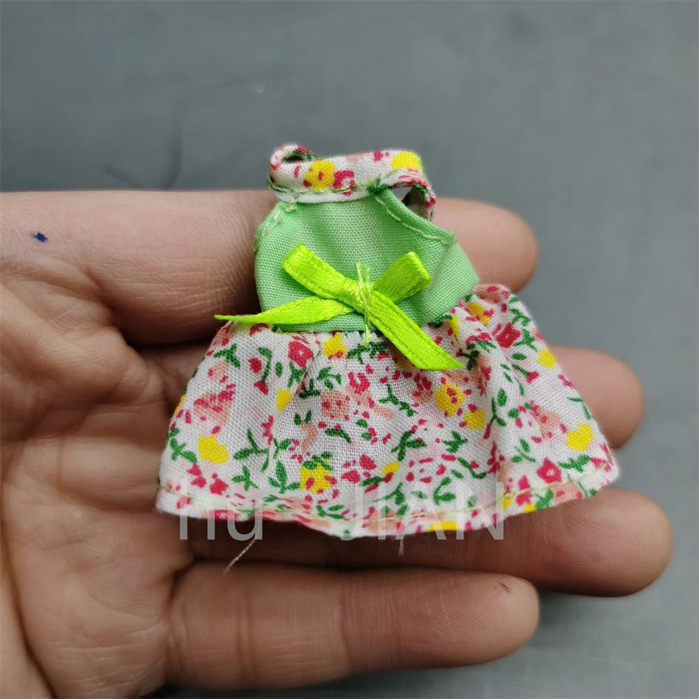Ob11人形の服の本物の小さなケリーのオリジナルの種類は、服のパンツを着ることができるシンバの子供たちが家のおもちゃをプレイします