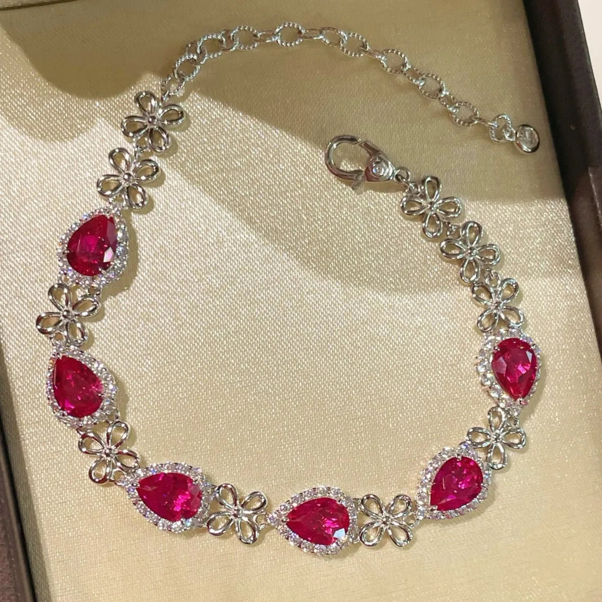 OEVAS S925 シルバープレート 18K ゴールド ラボグロウンルビー／ハイカーボンダイヤモンド ブレスレット レディース用 キラキラ輝くラグジュアリーラボダイヤモンドブレスレット