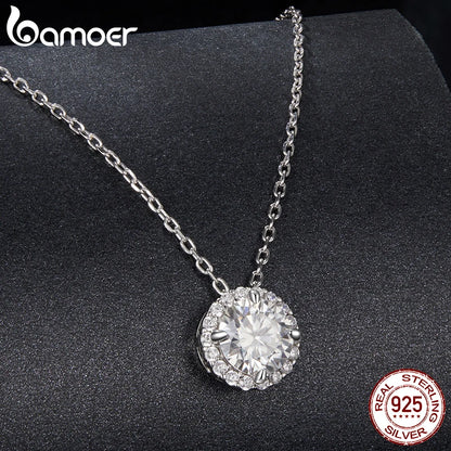 BAMOER 925スターリングシルバー ラウンドハロー モアサナイト ネックレス、ホワイトゴールドメッキ クラシックでエレガントなネックレス 婚約ジュエリー ギフト