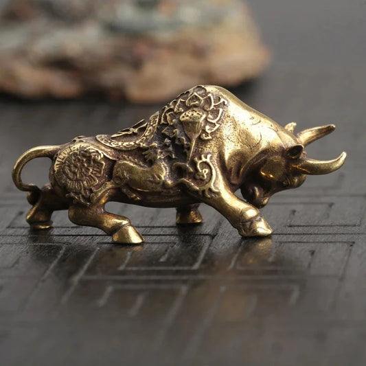 真鍮製の幸運の闘牛像、ホームオフィスの装飾品、銅工芸品、動物のミニチュア置物、富をもたらすデスクの装飾