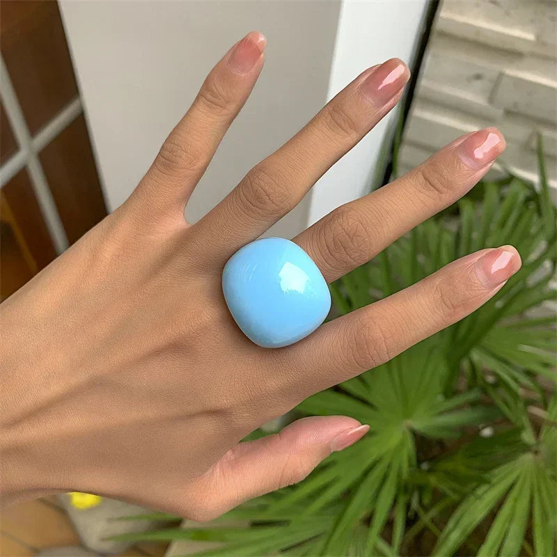 クラシックなキャンディーカラーのアクリルリング、誇張された幾何学模様のリング、ハンドジュエリー、卸売レディースアクセサリー