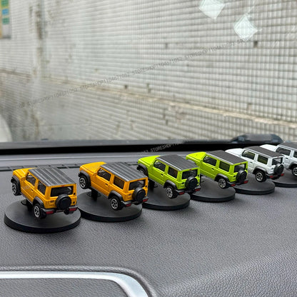 車用ドリフト回転オーナメント　車用ダッシュボード回転レーシングモデルデコ　個性的な車用センターコンソール　カートゥーン　スズキ ジムニー用