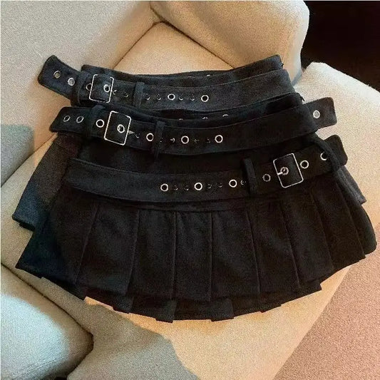 夏の女性のための新しいファッションデザインのダブルベルトプリーツスカート、韓国風の万能ハイウエストスリムショートスカート