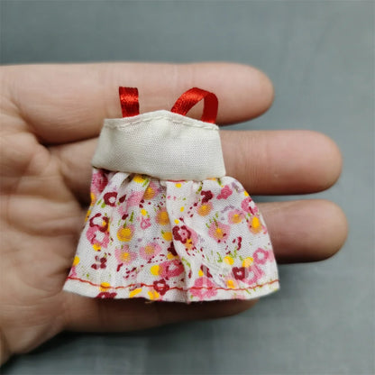 Ob11人形の服の本物の小さなケリーのオリジナルの種類は、服のパンツを着ることができるシンバの子供たちが家のおもちゃをプレイします
