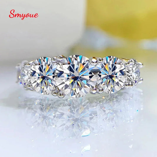 Smyoue 18kメッキ 3.6CT オールモアサナイトリング レディース用 5石 キラキラダイヤモンド ウェディングバンド 100% S925スターリングシルバージュエリー