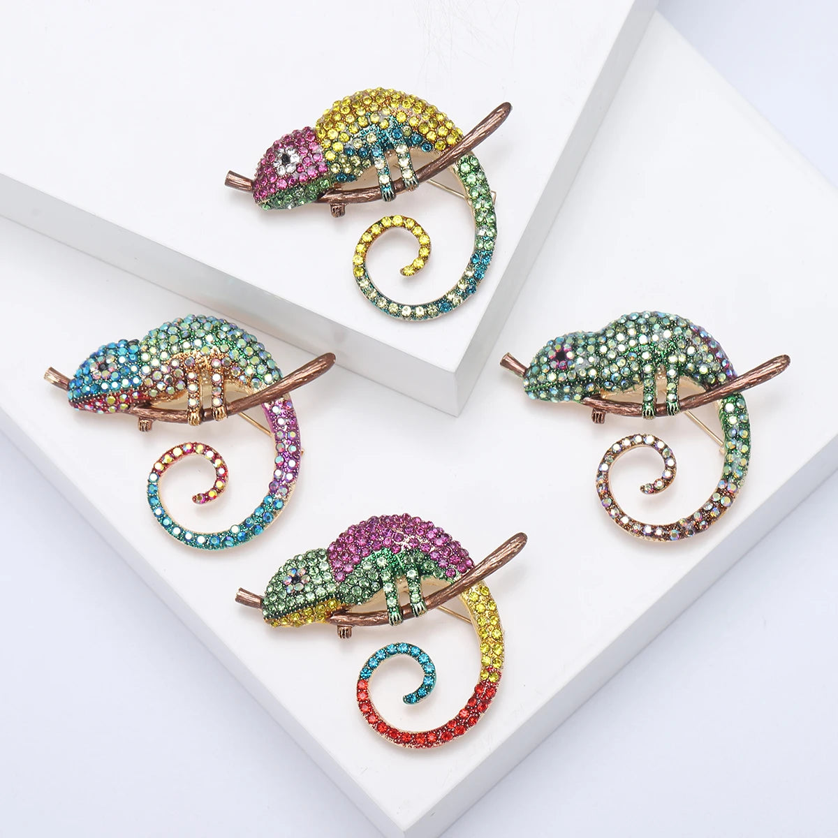 Rhinestone Chameleon Brooch for Women Unisex Enamel Lizard Pin Banquet Party Backpack Gifts Jewelry Accessories