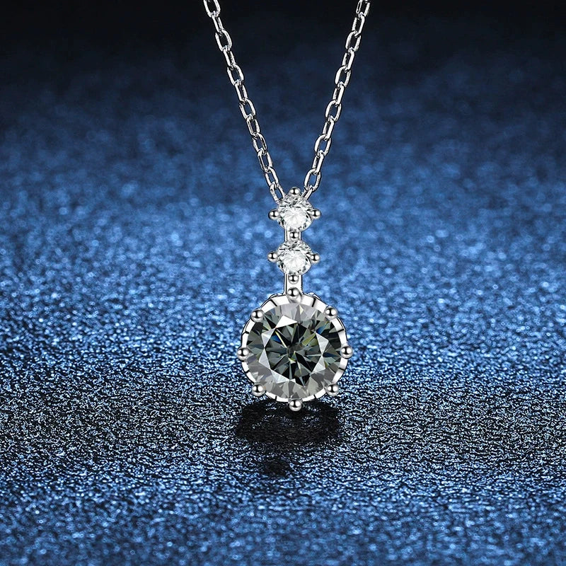 Tezzc 1ct 6.5mm Moissanite Necklace for Women Classic 925 Sterling Silver Sparkling Lab Diamond Pendant Wedding Jewelry
