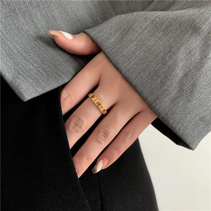 Vintage French Hollow Chain Twist Ring Women's Fashion Personality Party Ring Simple Titanium Steel Jewelry 18K Gold Plated
