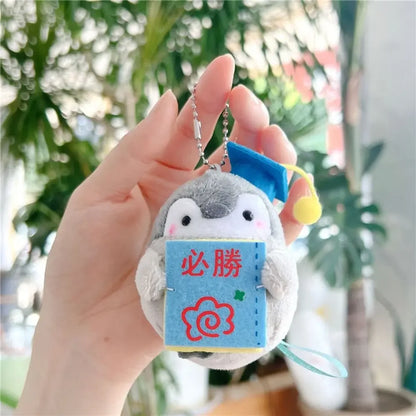 かわいいペンギンのぬいぐるみキーホルダー 観光帽子ペンギンキーホルダー 女の子へのギフト クリエイティブなスクールバッグキーホルダー