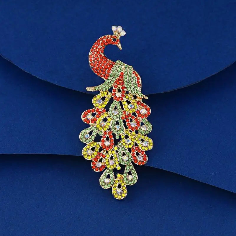 Elegant Classic Crystal Peacock Shining Brooch Pin For Women High-end Exquisite Banquet Party Animals Badges Jewelry Gift